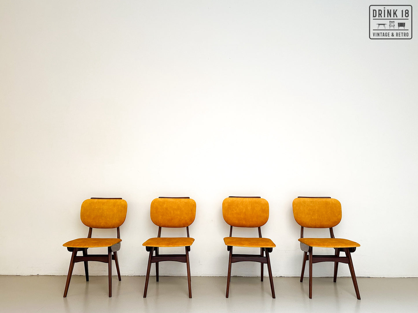 Vier vintage eetkamerstoelen (Sun) - Louis van Teeffelen