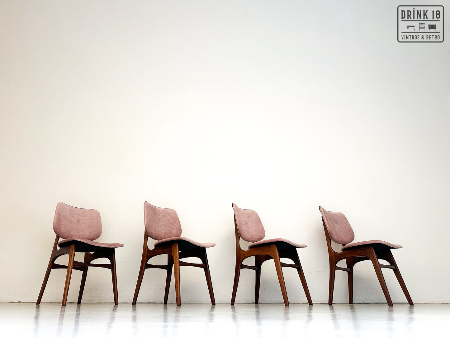 Vier vintage eetkamerstoelen - Louis van Teeffelen