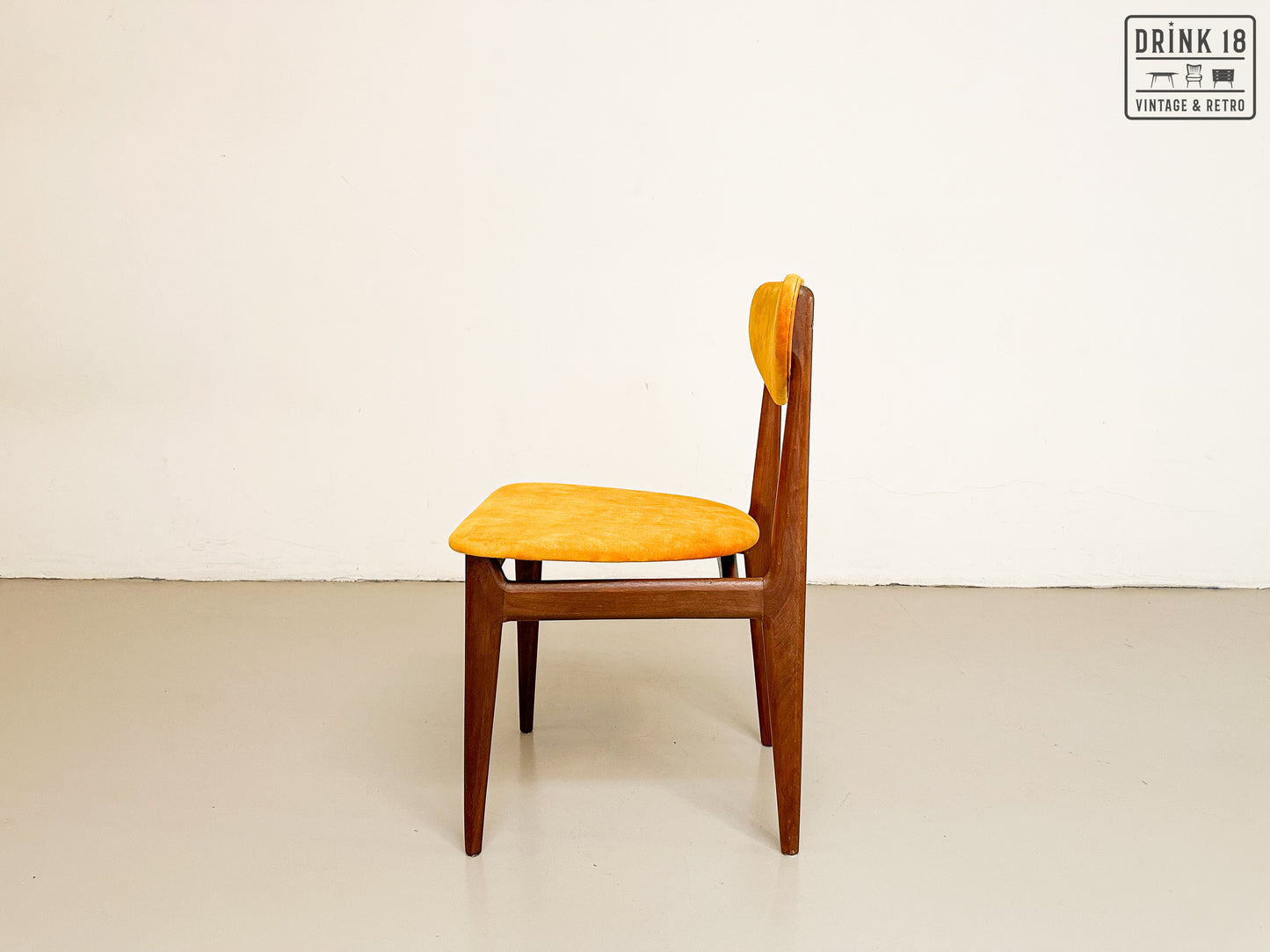 Vintage - Zes vintage eetkamerstoelen (Sun)