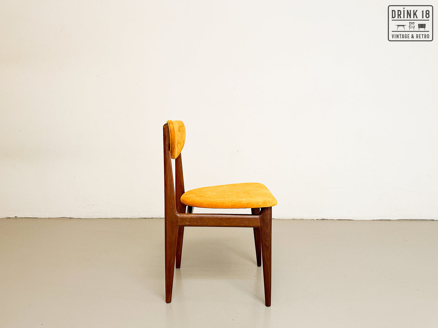 Vintage - Zes vintage eetkamerstoelen (Sun)