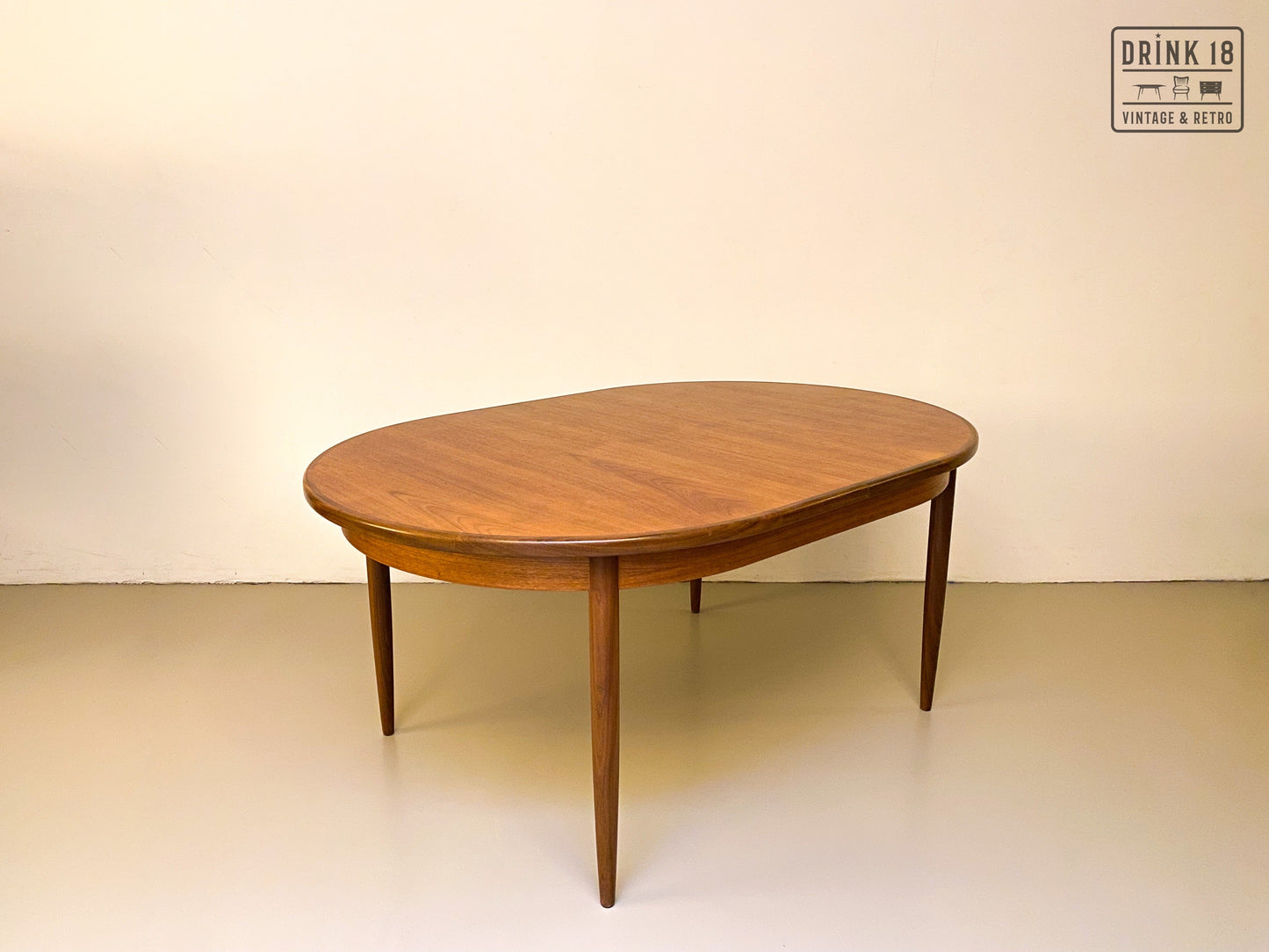 Verlengbare ovale eettafel - G-plan