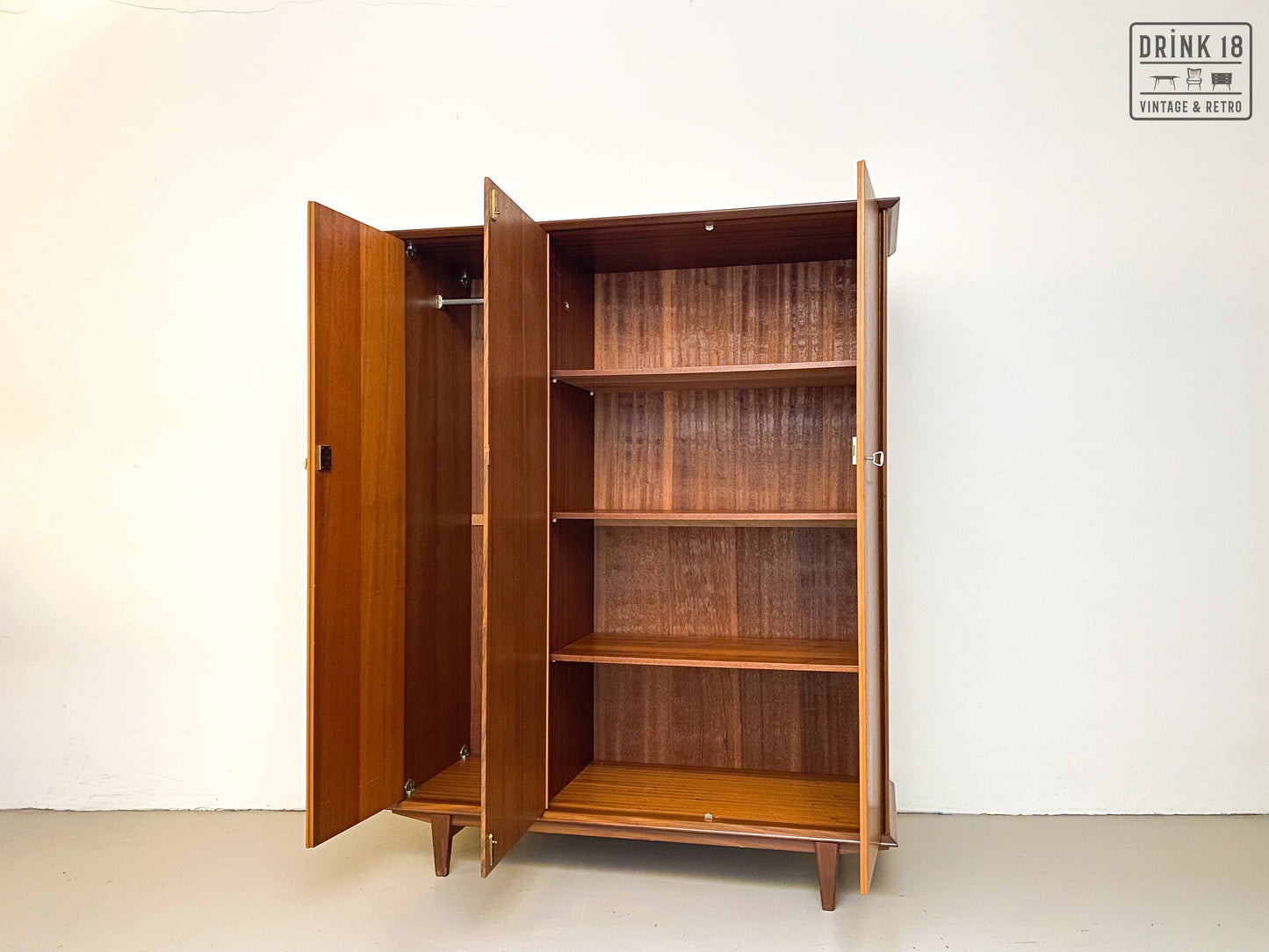 Vintage kleerkast - Louis Van Teeffelen