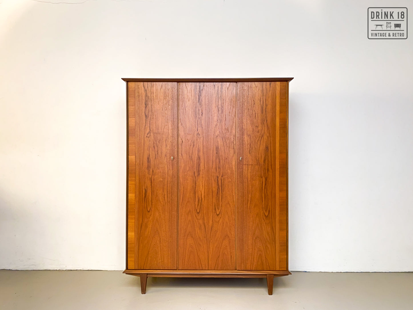 Vintage kleerkast - Louis Van Teeffelen