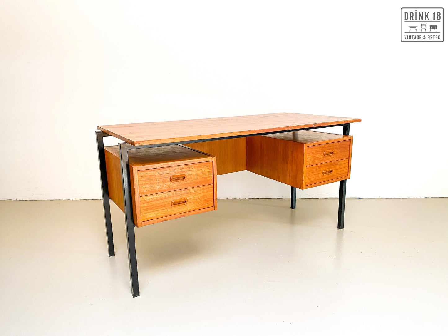 Vintage - Bureau #7