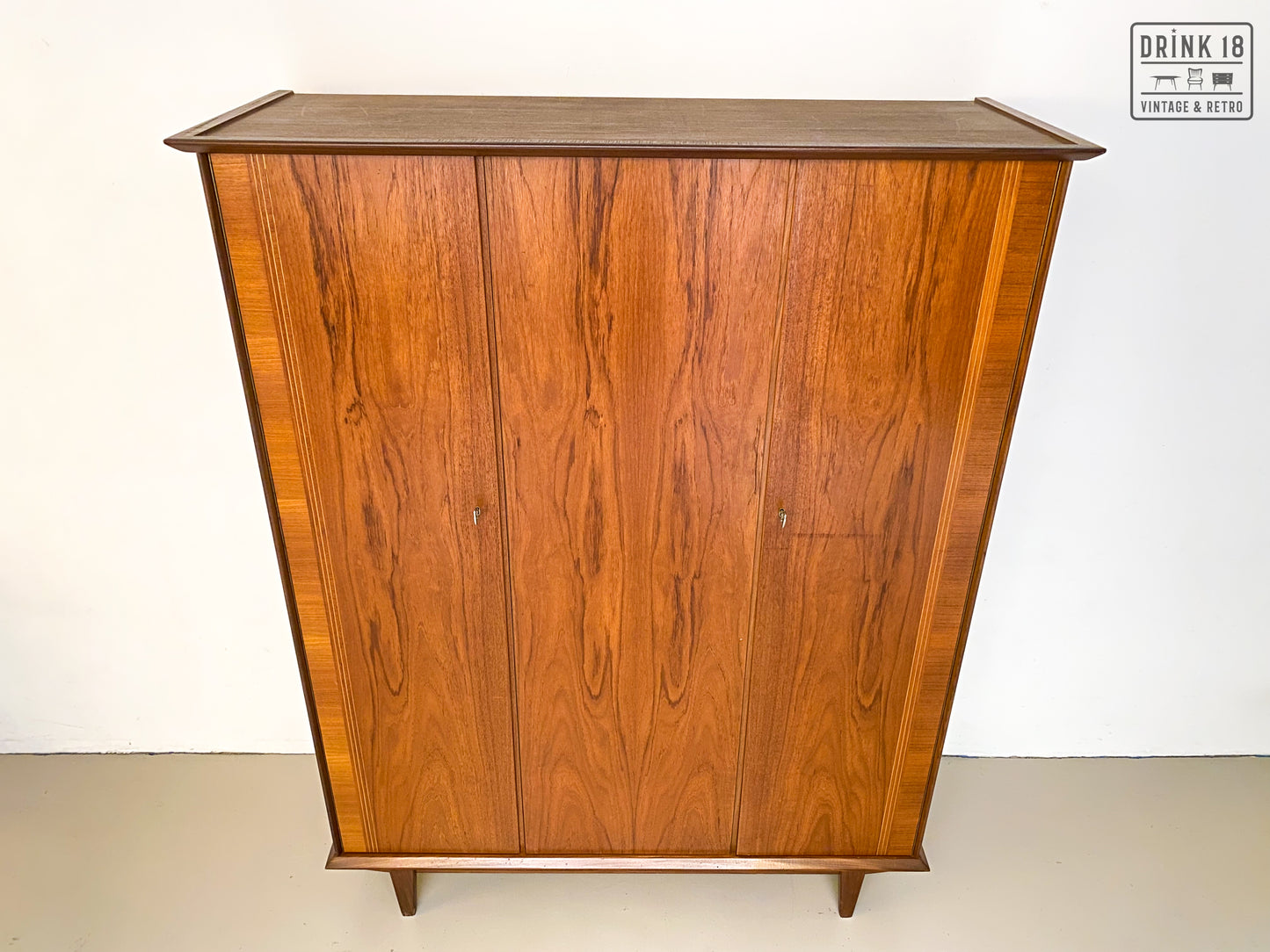 Vintage kleerkast - Louis Van Teeffelen