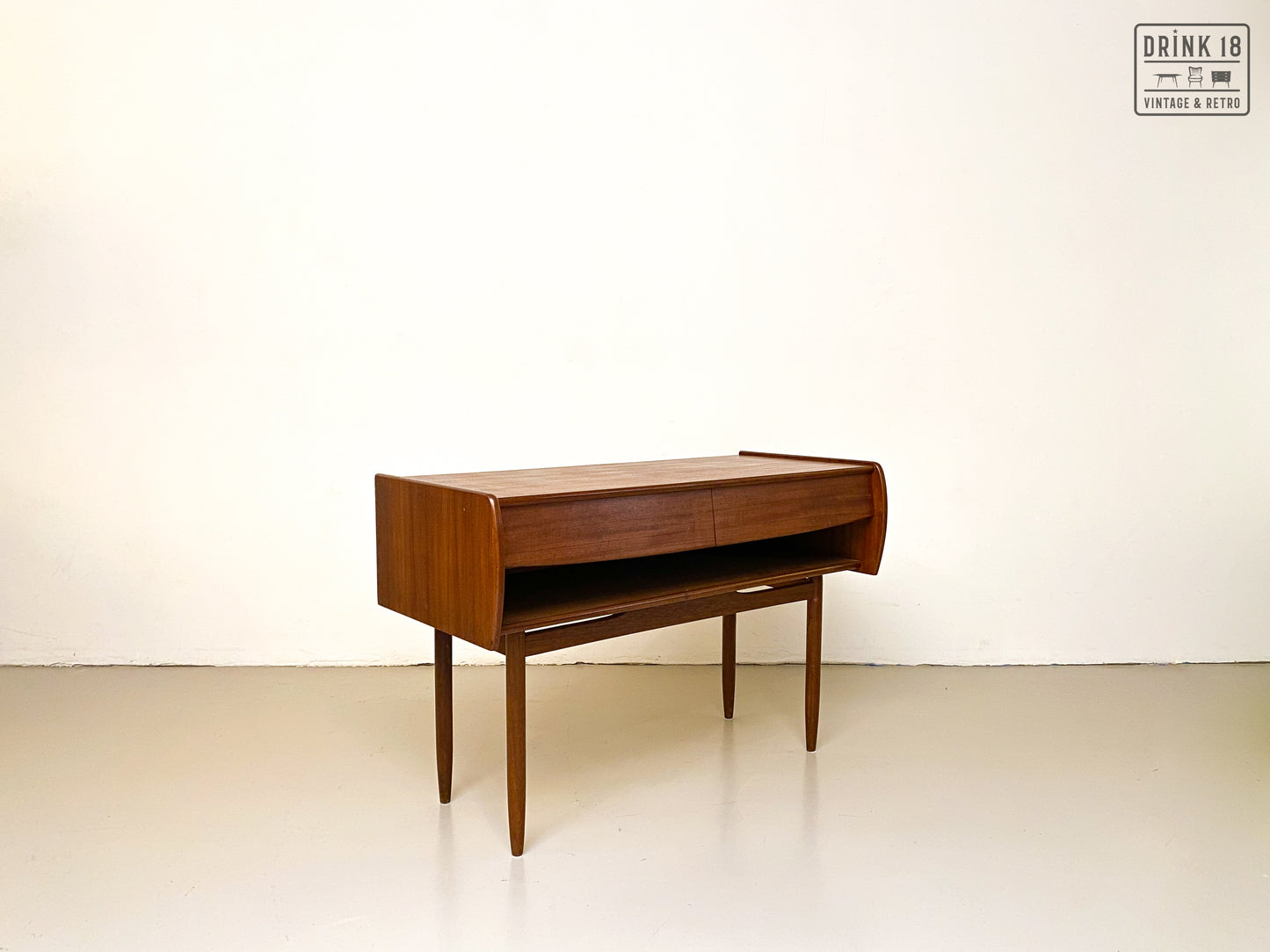 Tv / Wandmeubel - Louis Van Teeffelen