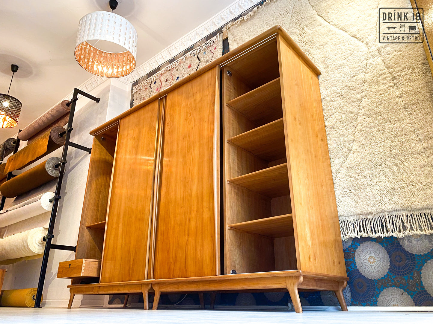 Vintage Deens design - Kleerkast met schuifdeuren