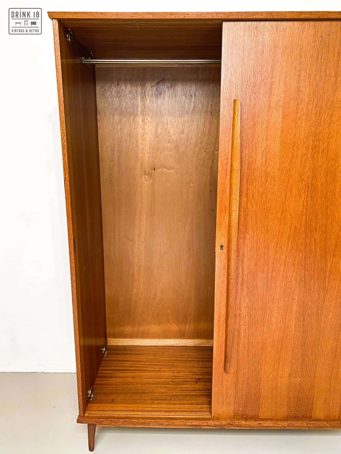 Vintage - Kleerkast met schuifdeuren