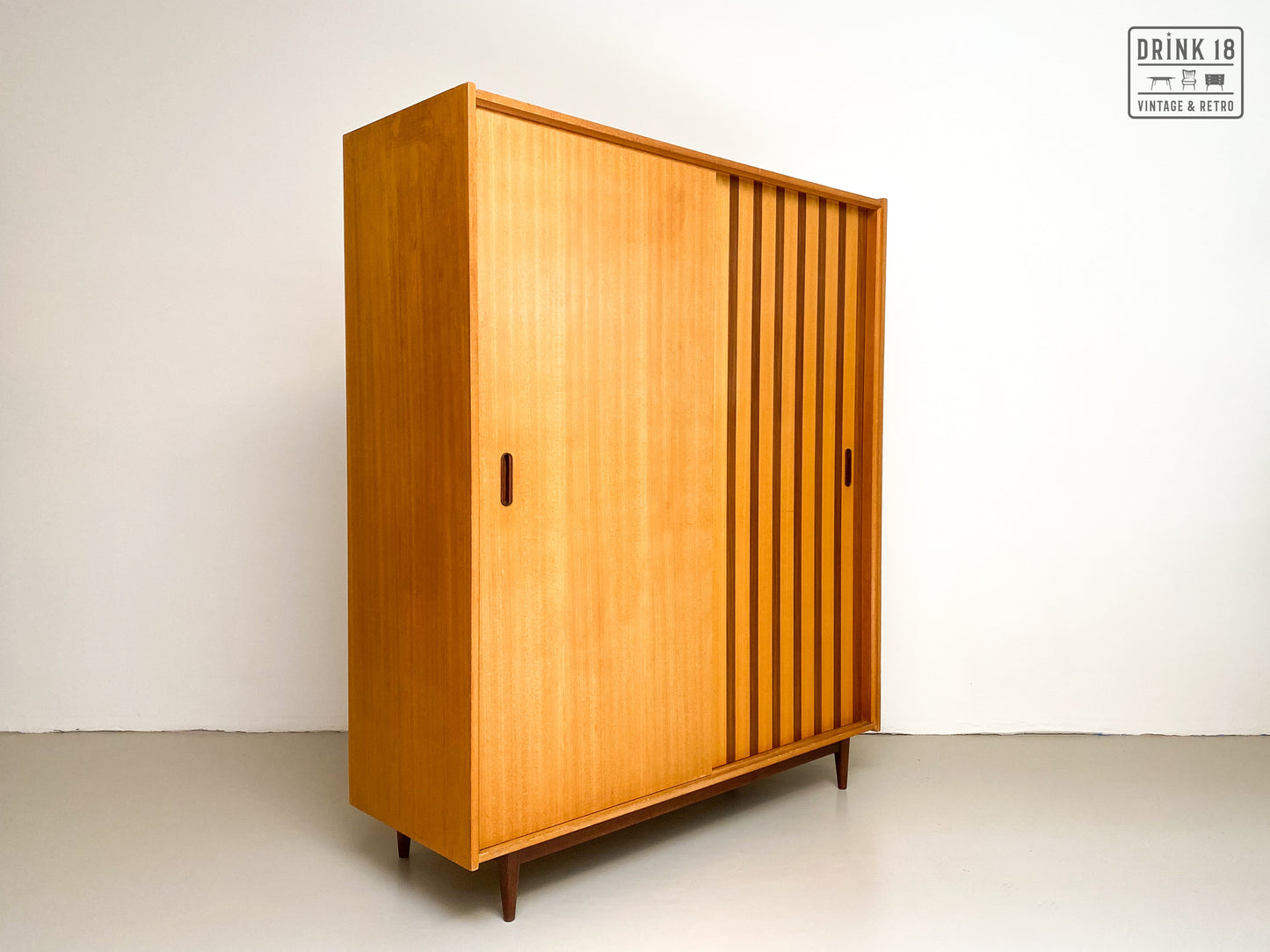 Vintage - Kleerkast met schuifdeuren