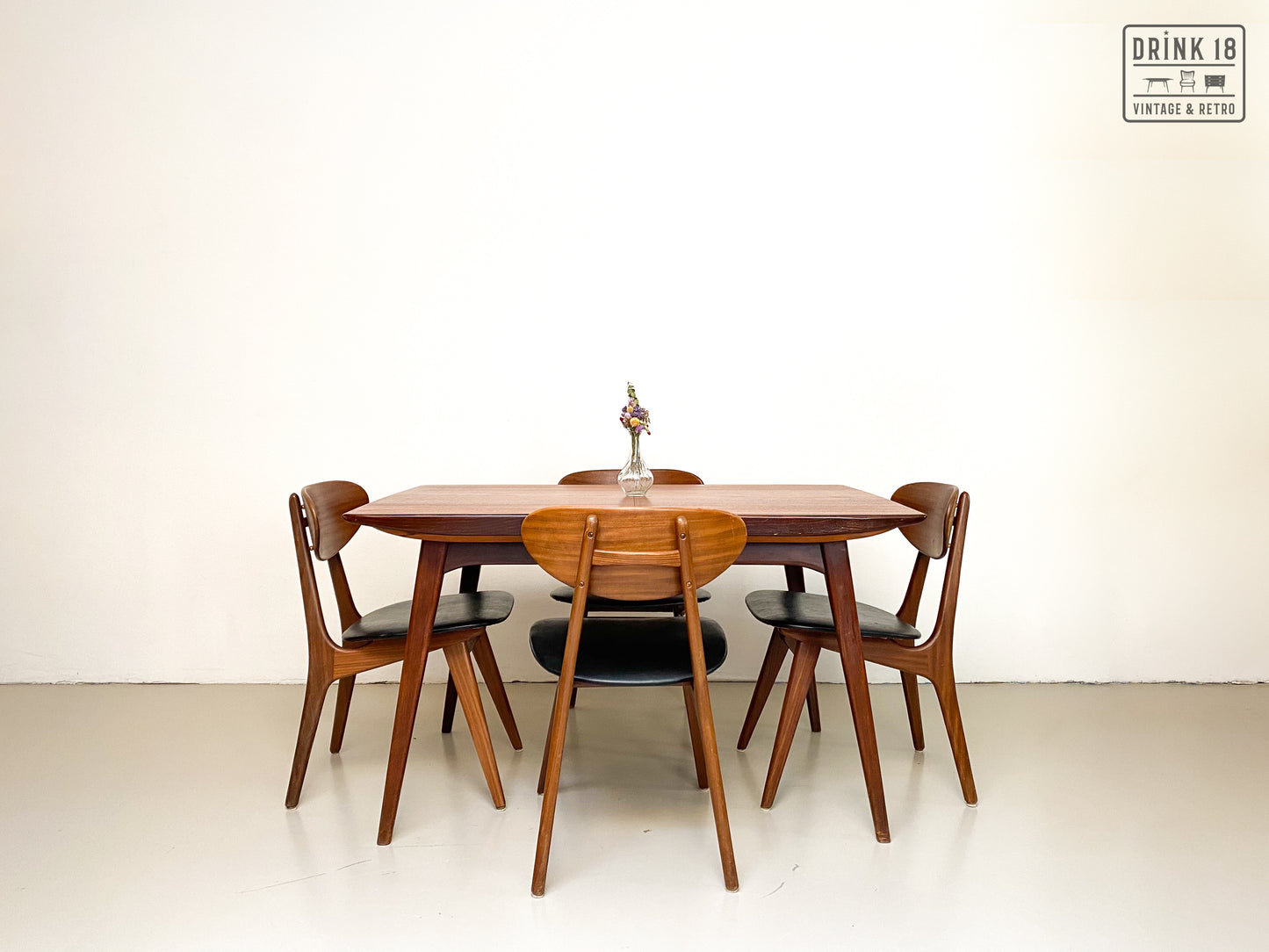 Vier vintage stoelen - Louis van Teeffelen