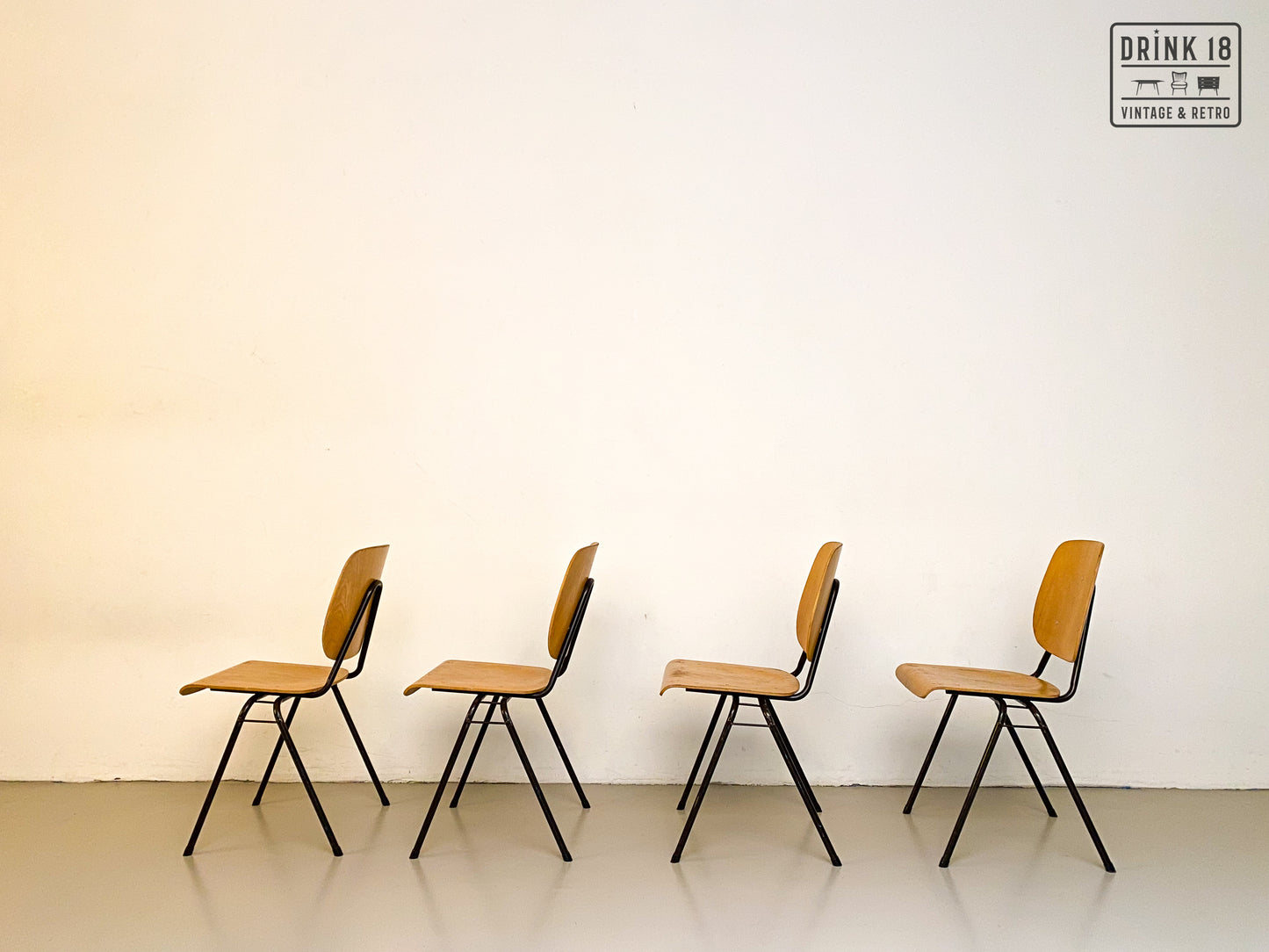 Set van zes stoelen - Riemersma Meubelen