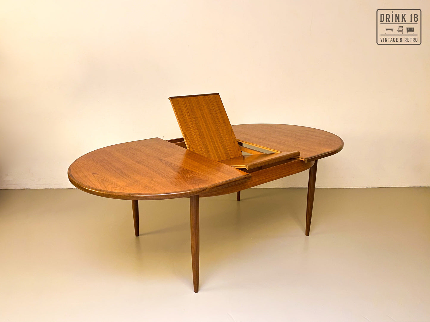Verlengbare ovale eettafel - G-plan