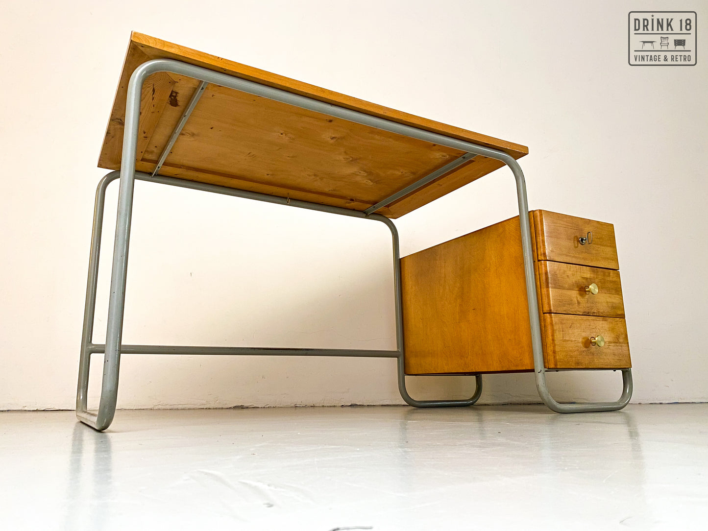 Vintage - Bauhaus stijl bureau