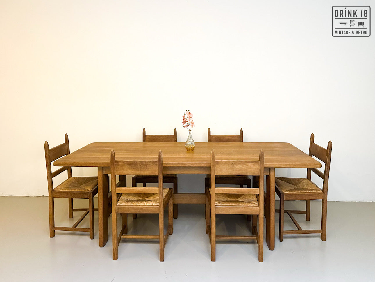 Brutalist - Set van acht eetkamerstoelen met gevlochten zitting