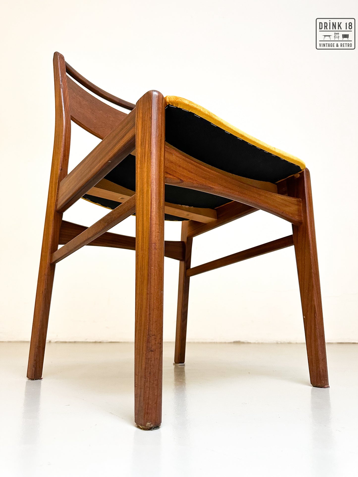 Vintage - Vier eetkamerstoelen #01
