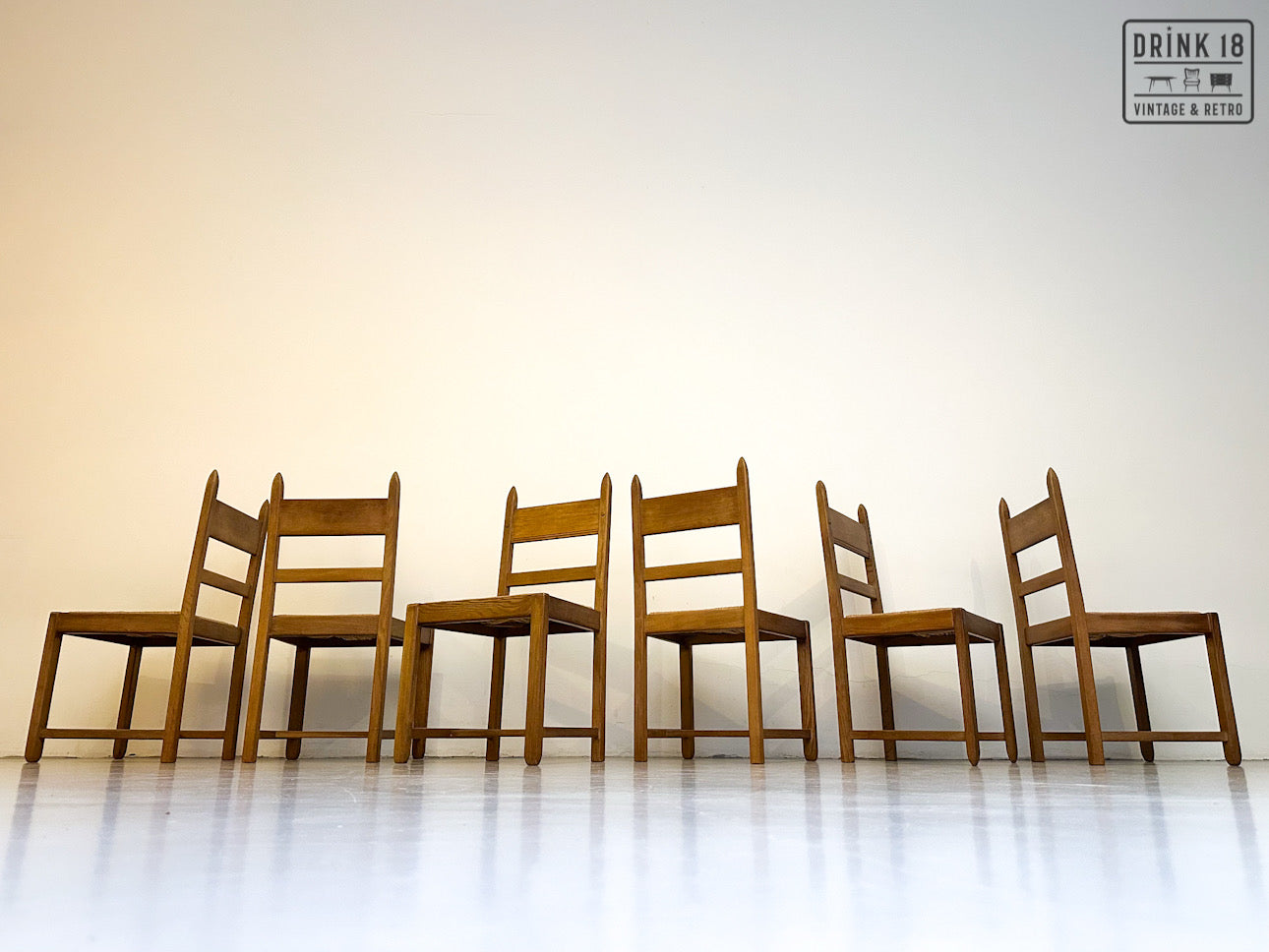 Brutalist - Set van acht eetkamerstoelen met gevlochten zitting