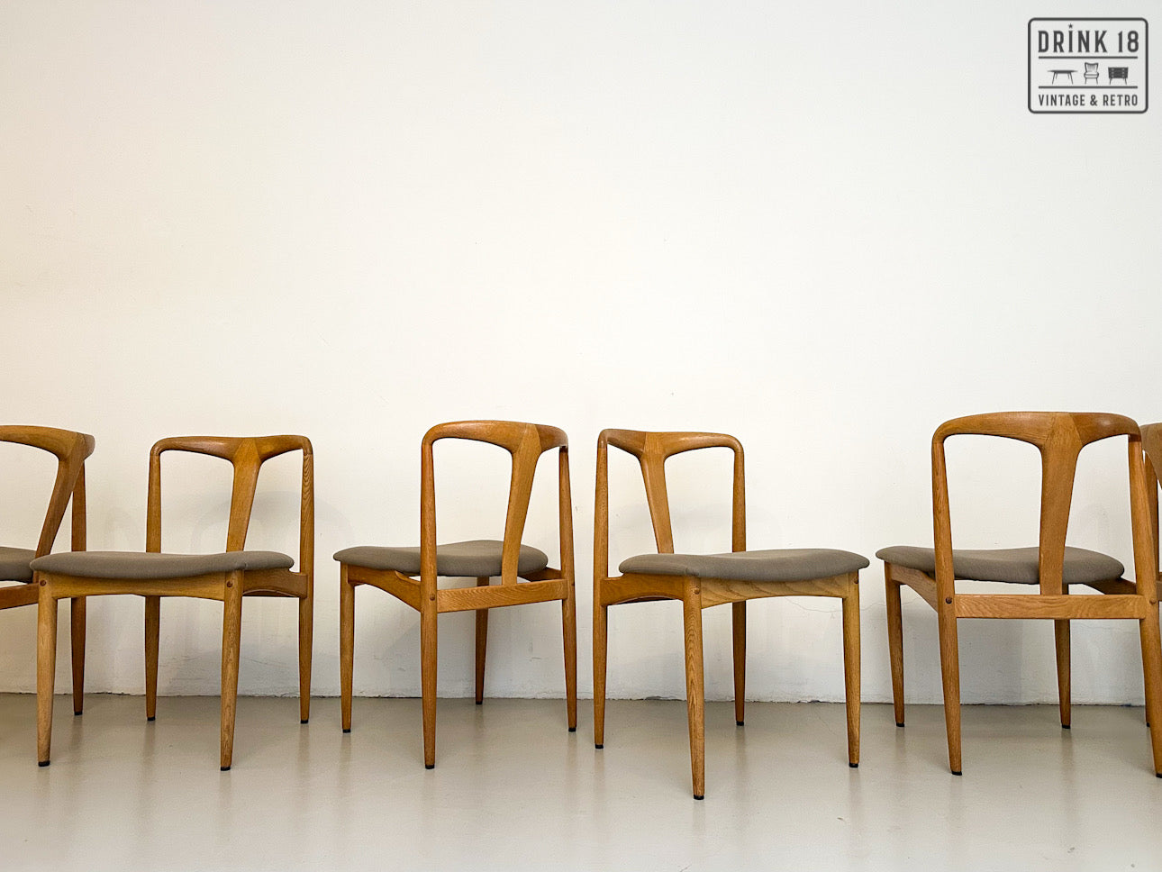 Zes Johannes Andersen stoelen - Uldum Møbelfabrik
