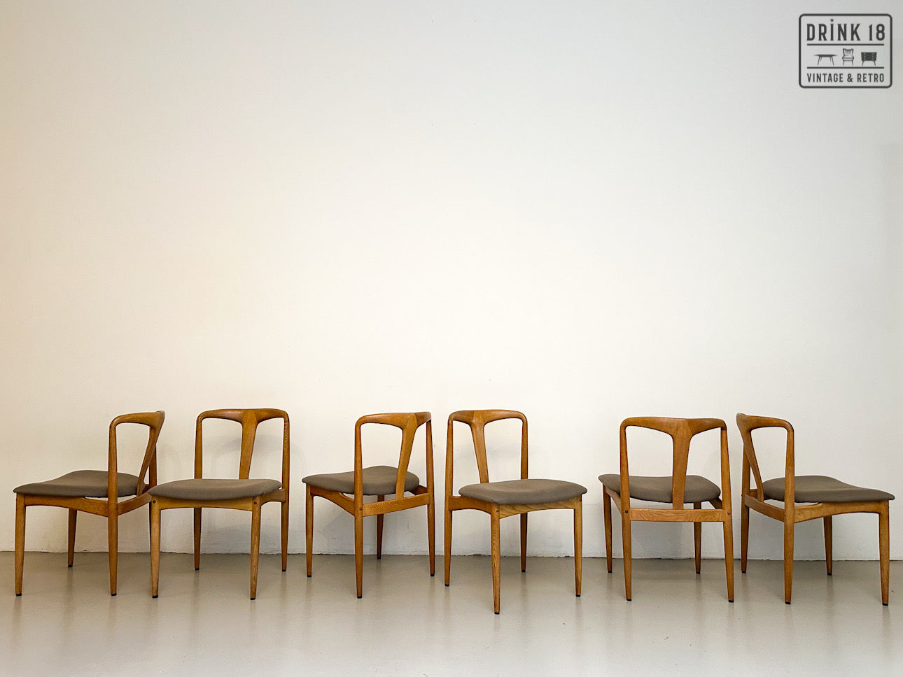 Zes Johannes Andersen stoelen - Uldum Møbelfabrik