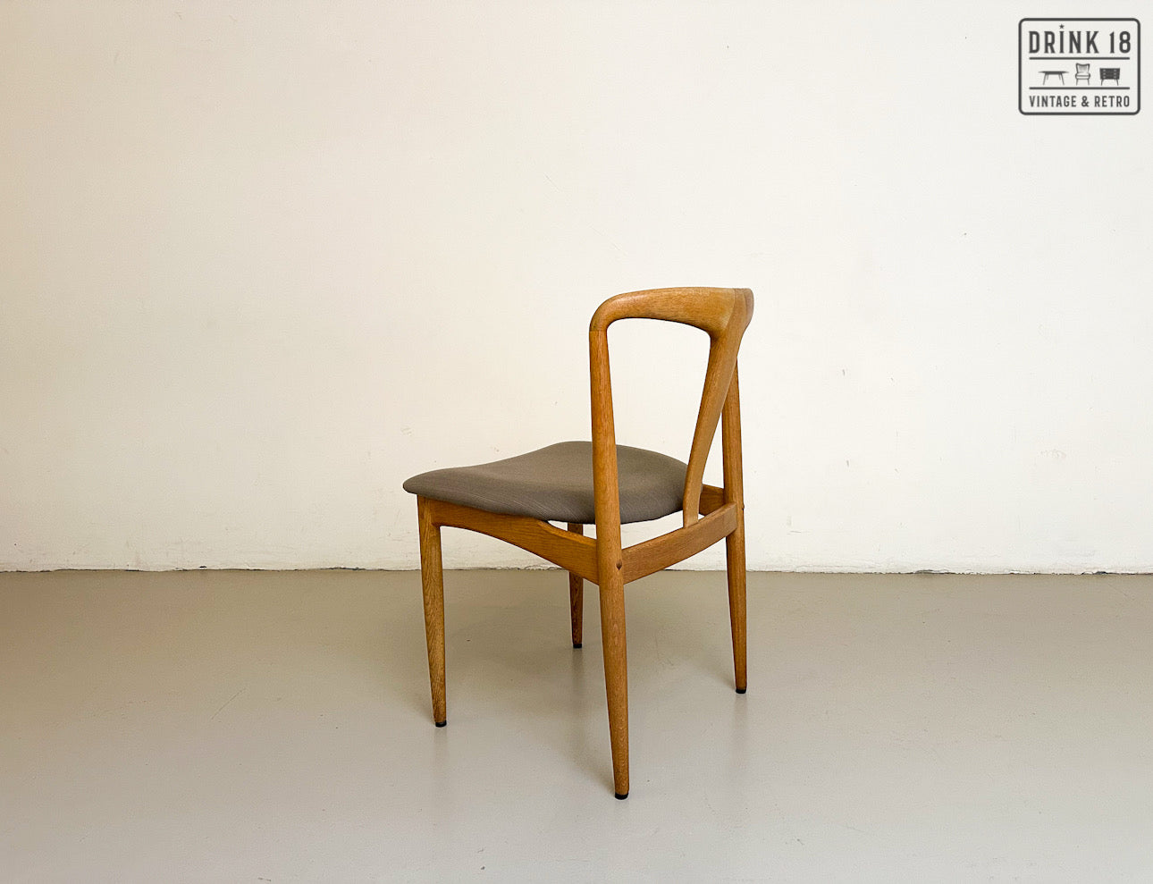 Zes Johannes Andersen stoelen - Uldum Møbelfabrik