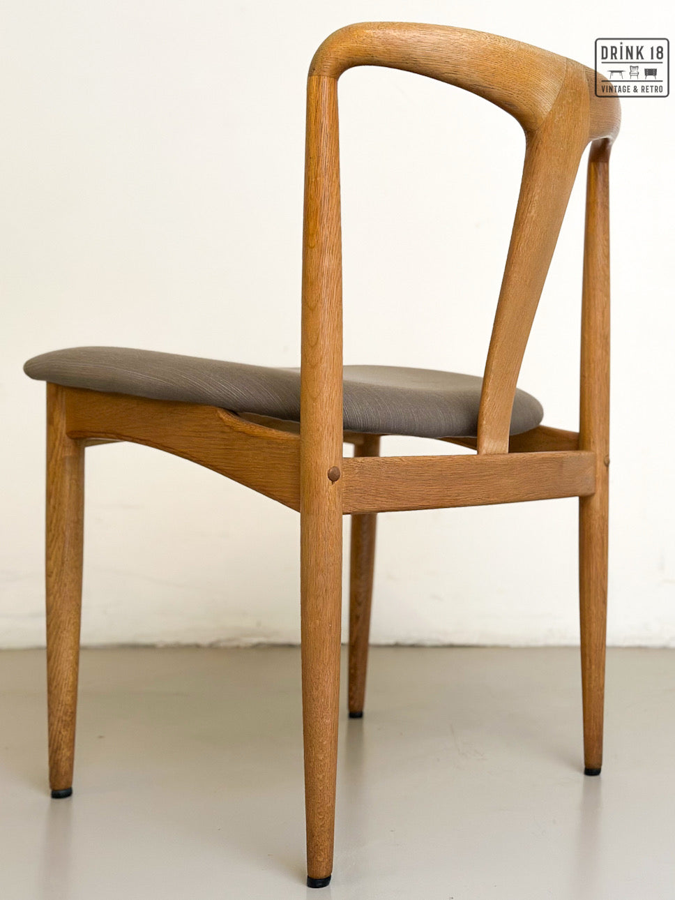 Zes Johannes Andersen stoelen - Uldum Møbelfabrik