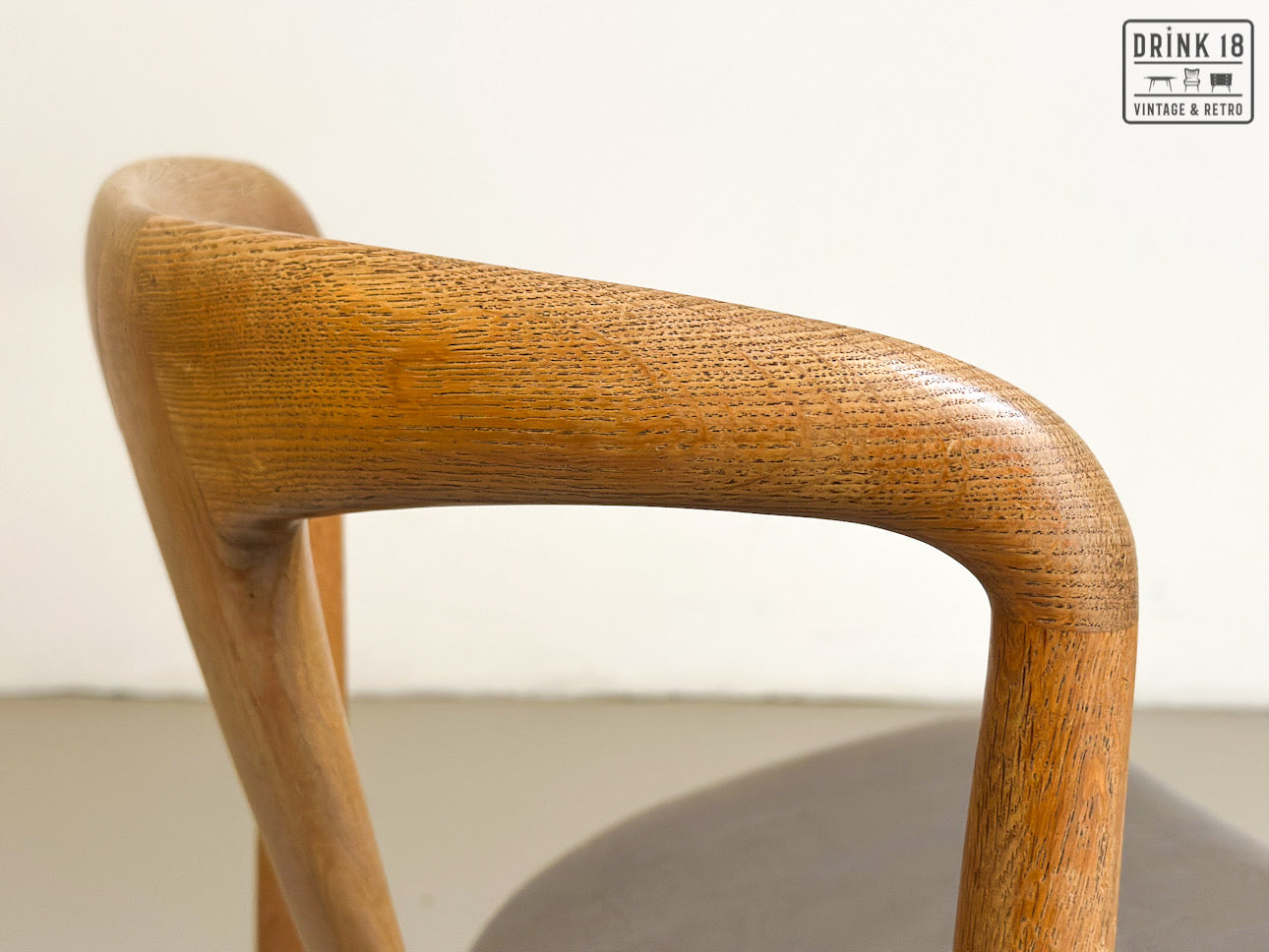 Zes Johannes Andersen stoelen - Uldum Møbelfabrik