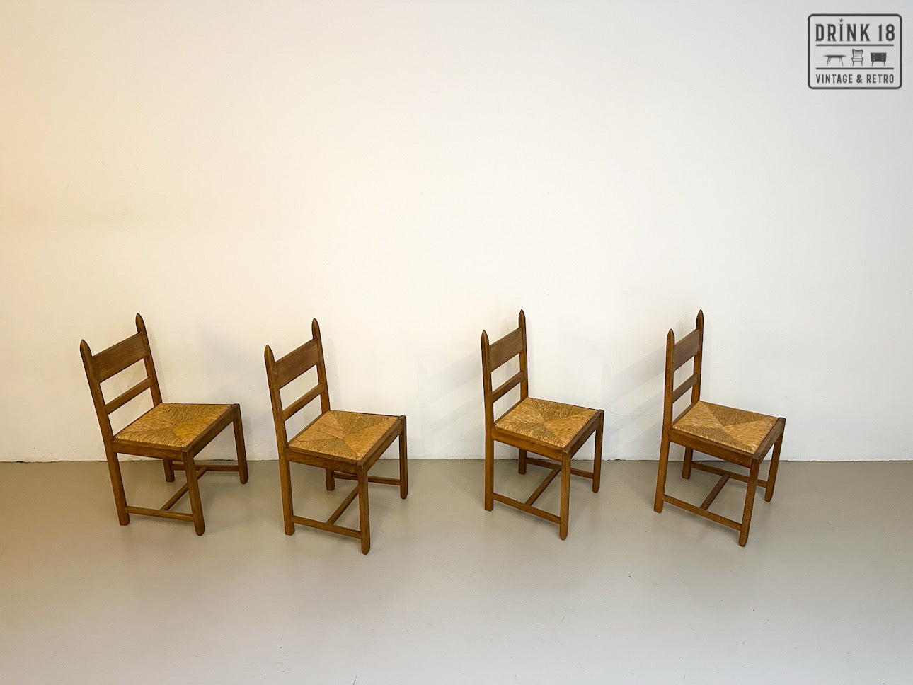 Brutalist - Set van acht eetkamerstoelen met gevlochten zitting