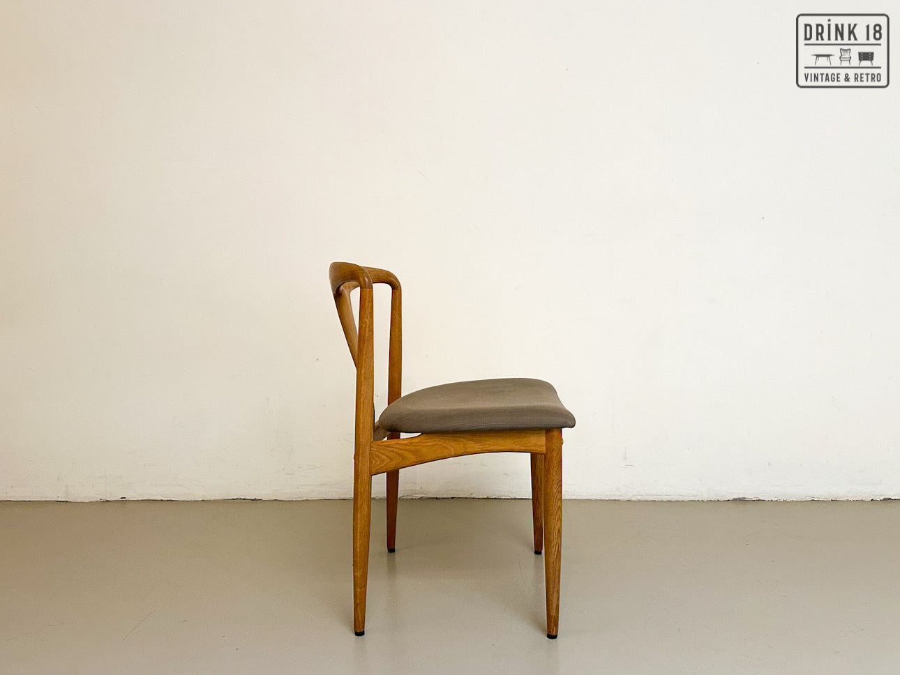 Zes Johannes Andersen stoelen - Uldum Møbelfabrik