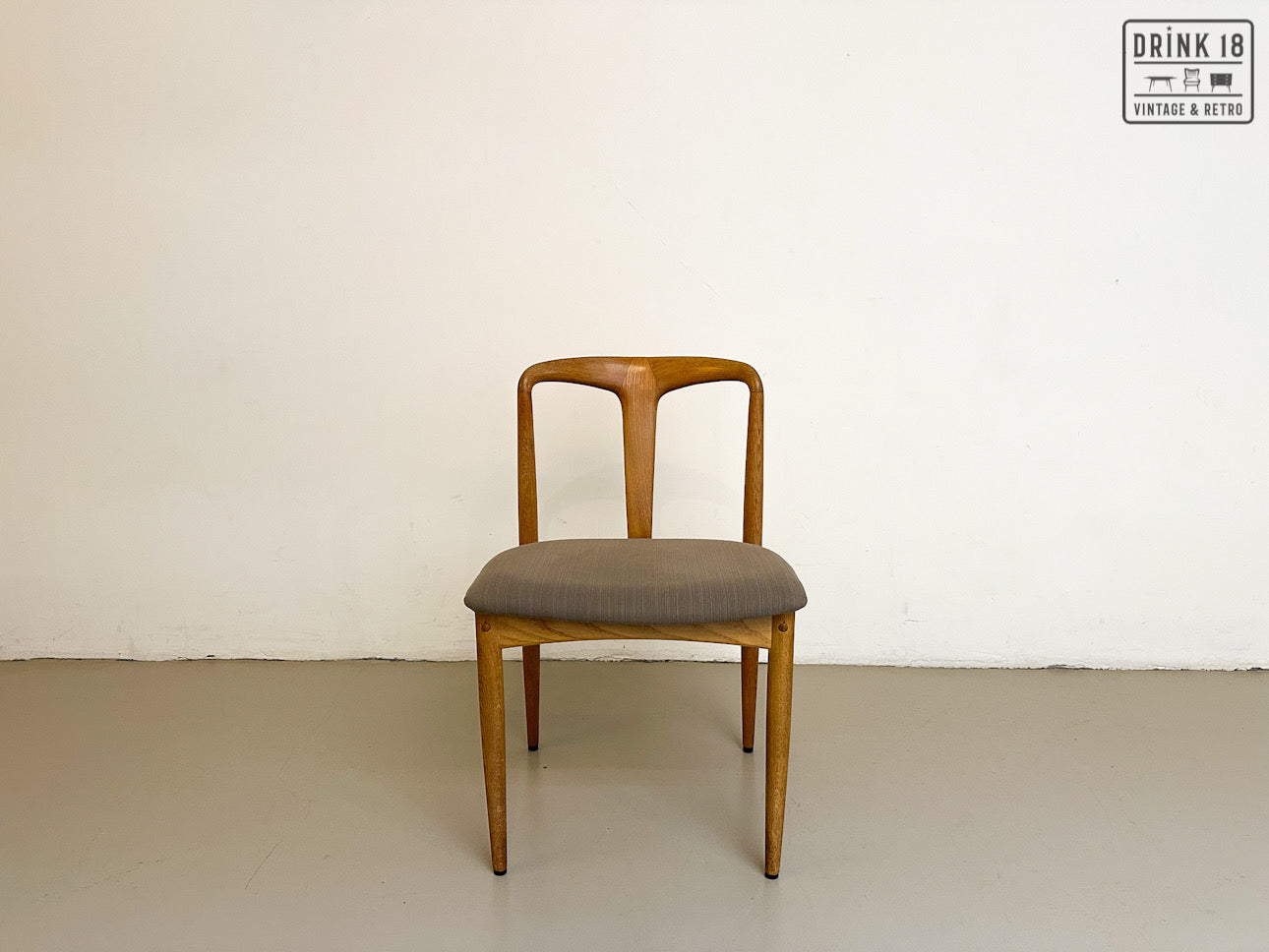 Zes Johannes Andersen stoelen - Uldum Møbelfabrik