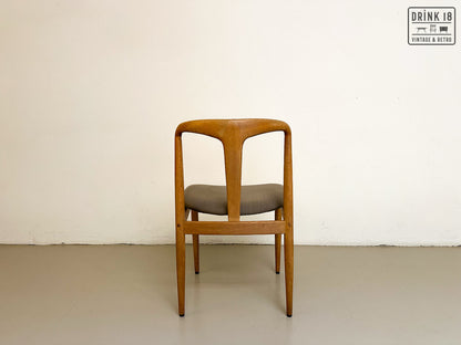 Zes Johannes Andersen stoelen - Uldum Møbelfabrik