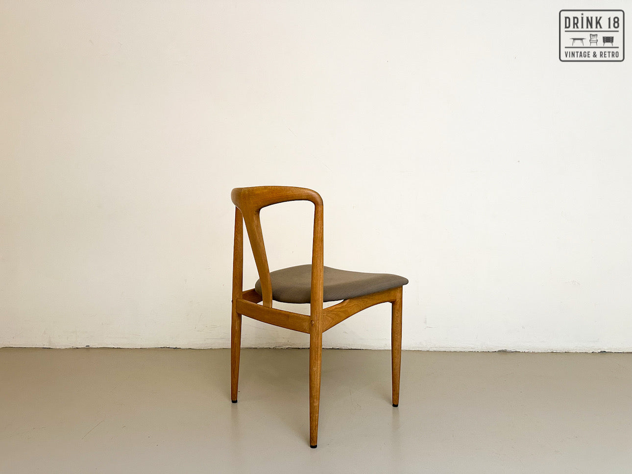 Zes Johannes Andersen stoelen - Uldum Møbelfabrik