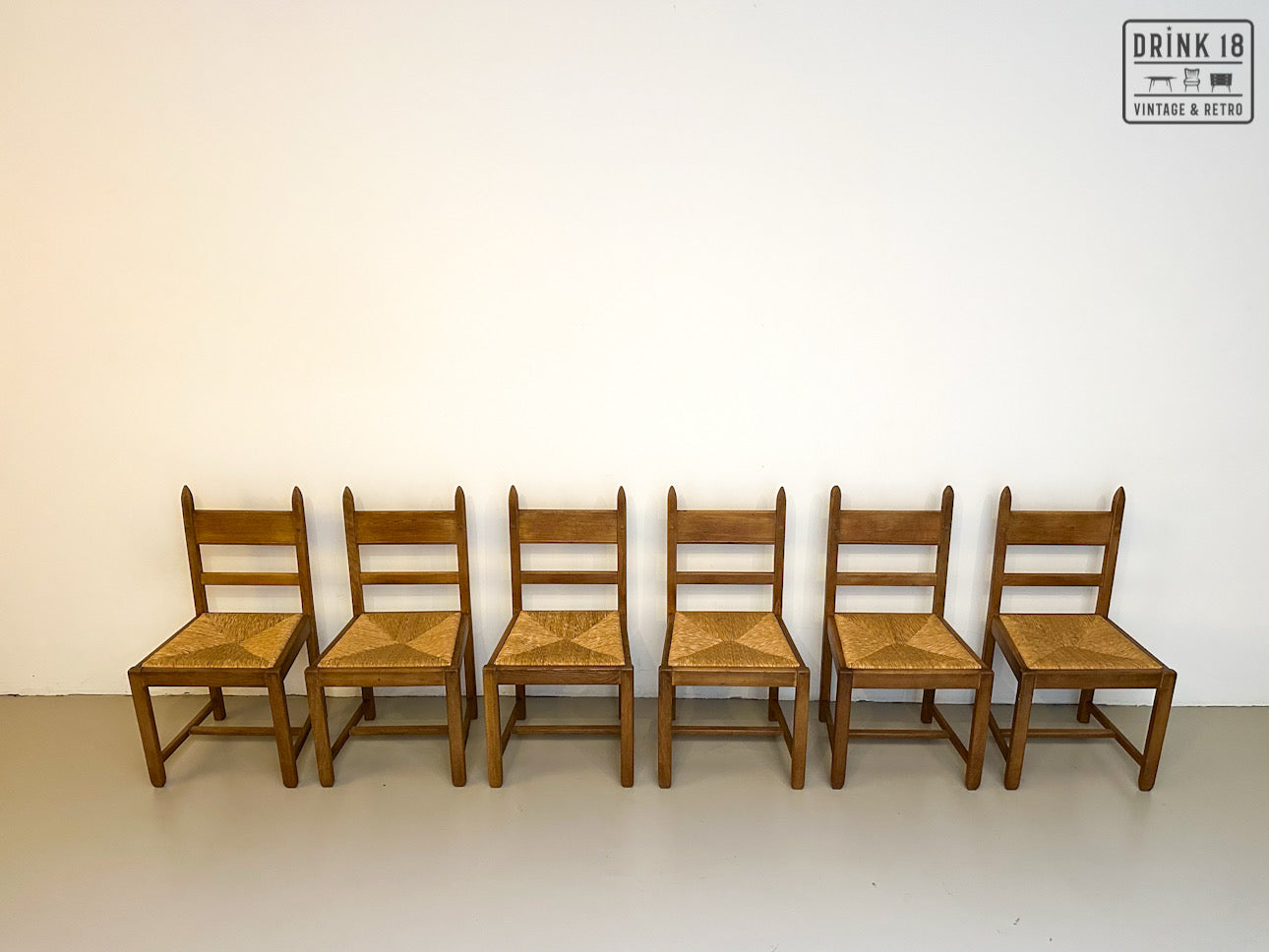 Brutalist - Set van acht eetkamerstoelen met gevlochten zitting