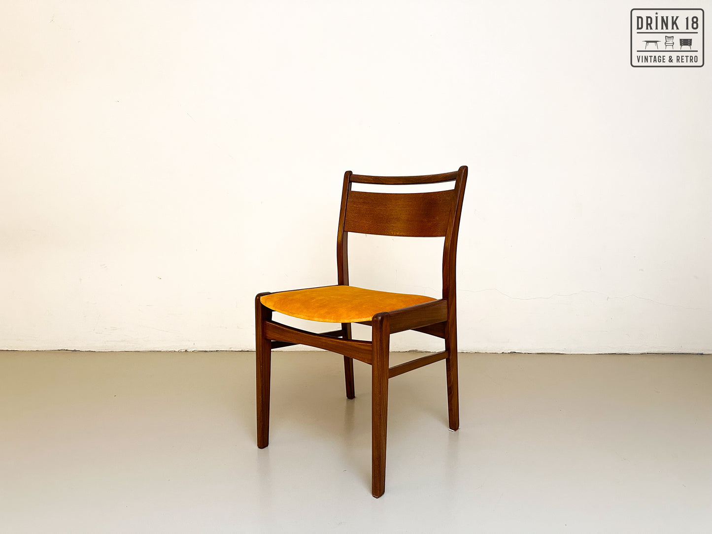 Vintage - Vier eetkamerstoelen #01