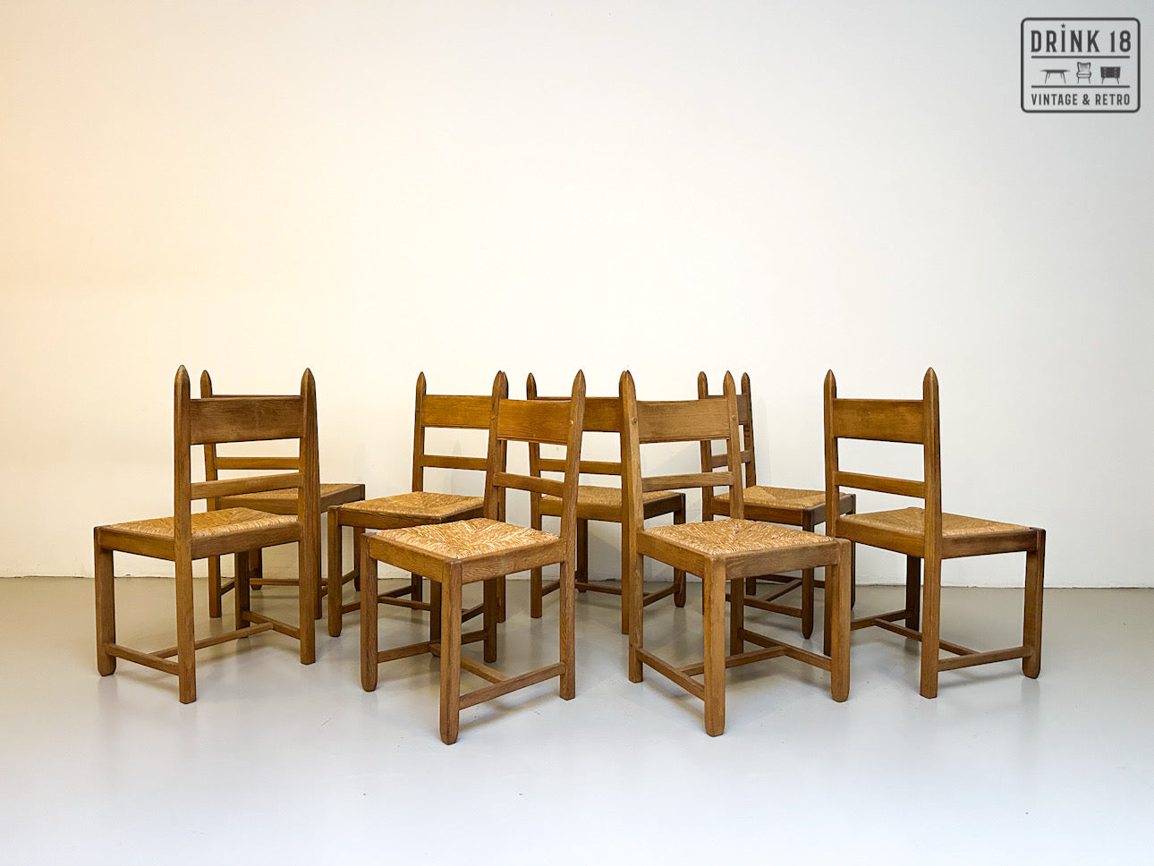 Brutalist - Set van acht eetkamerstoelen met gevlochten zitting