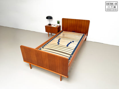 Vintage - Éénpersoonsbed met nachtkastje