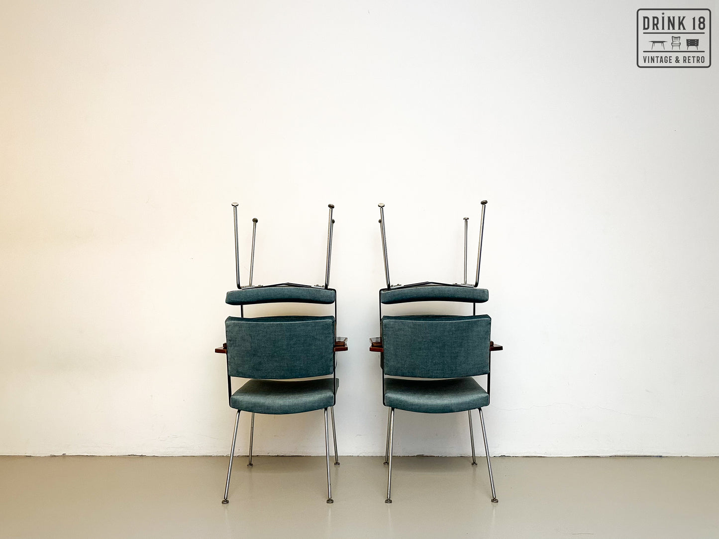 Vier model 1445 stoelen - Gispen door André Cordemeyer