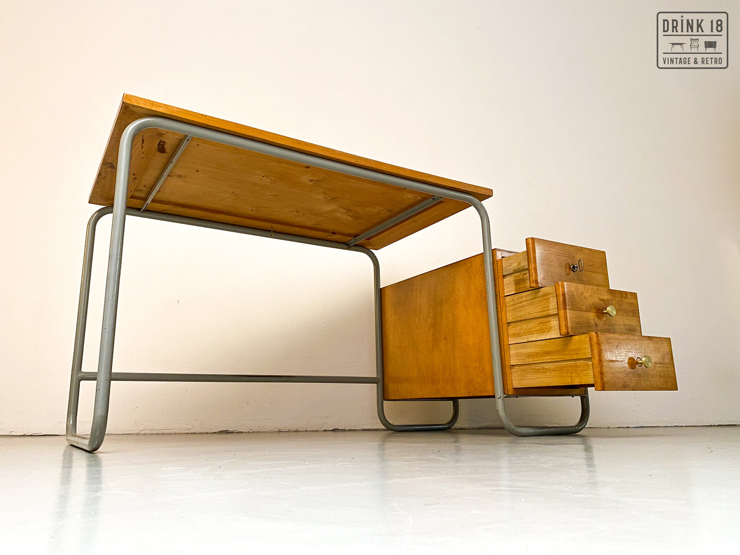 Vintage - Bauhaus stijl bureau