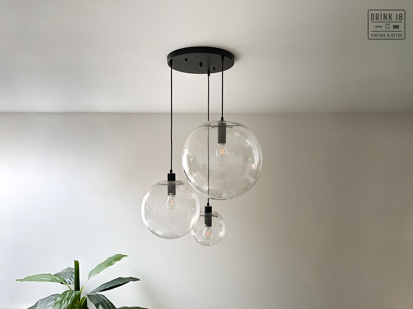 Retro- Set van drie bolvormige hanglampen