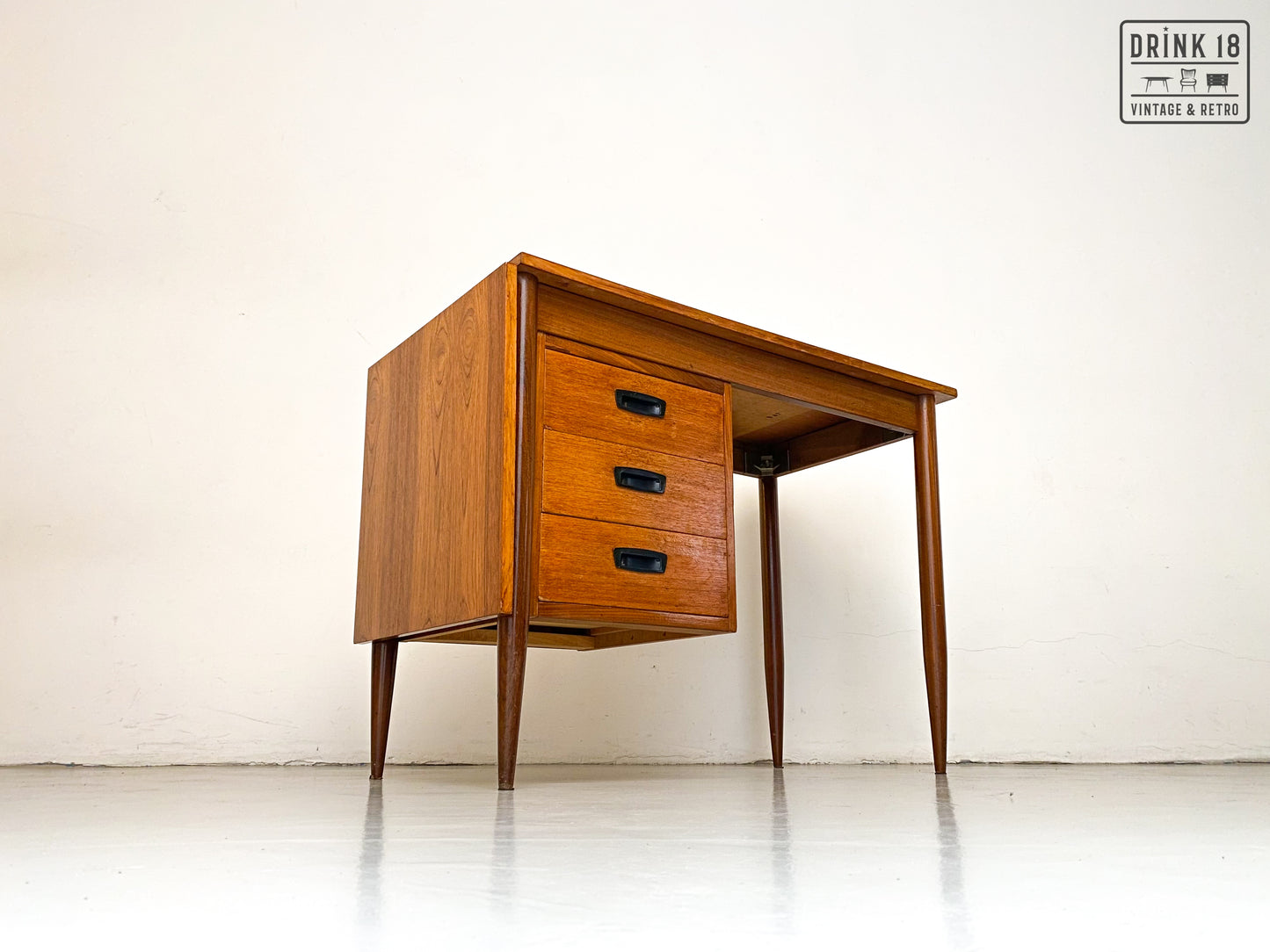 Drop-leaf bureau - Arne Vodder
