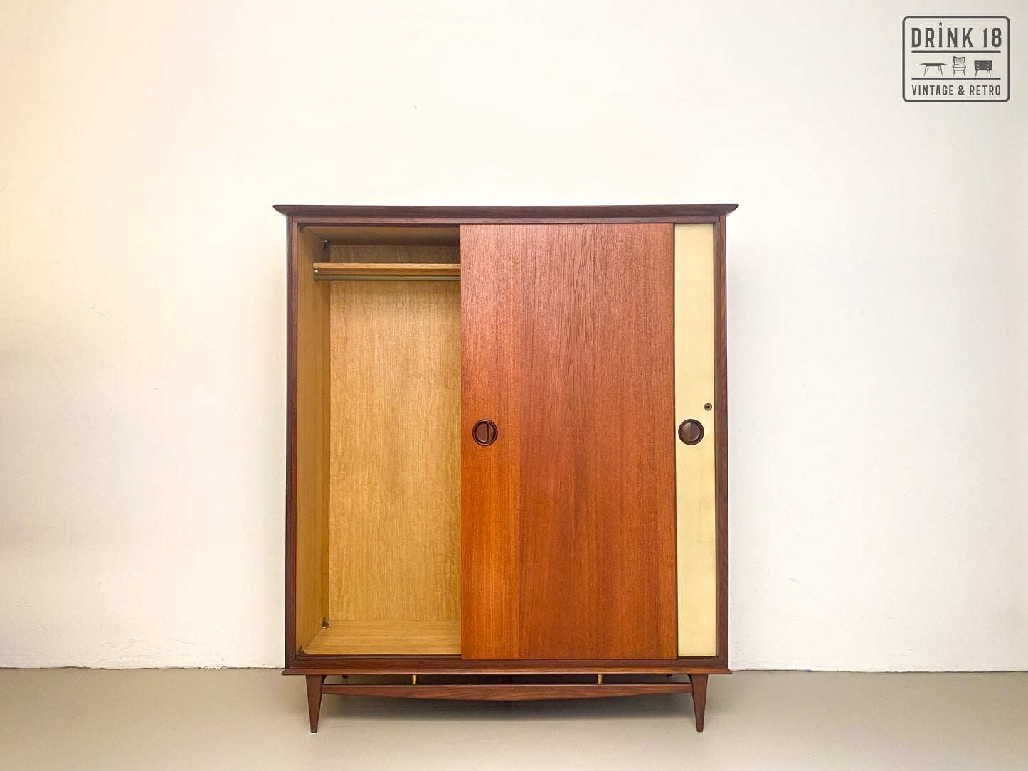Kleerkast met schuifdeuren - Louis van Teeffelen