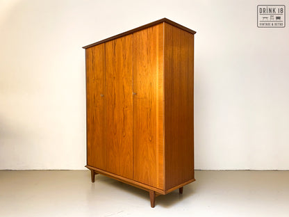 Vintage kleerkast - Louis Van Teeffelen