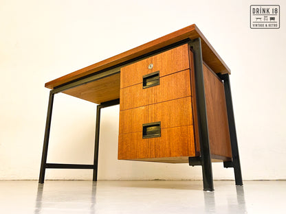 Bureau EH01 (JS) - C.B. voor Pastoe