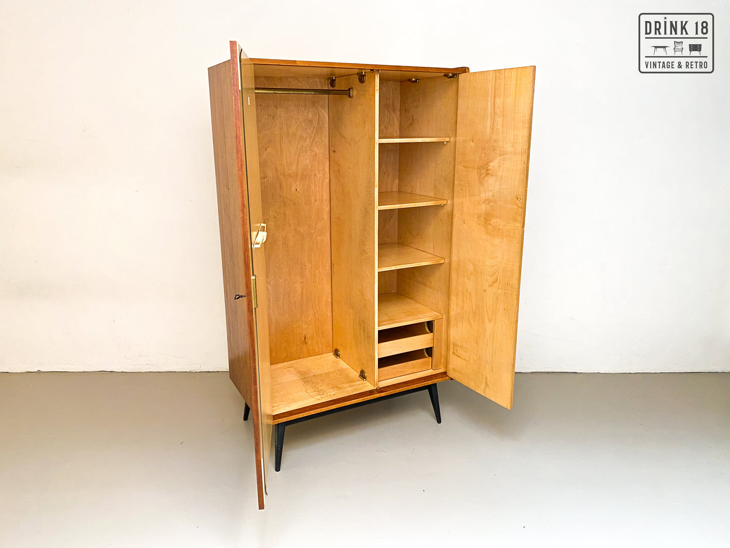 Vintage - Kleerkast #1