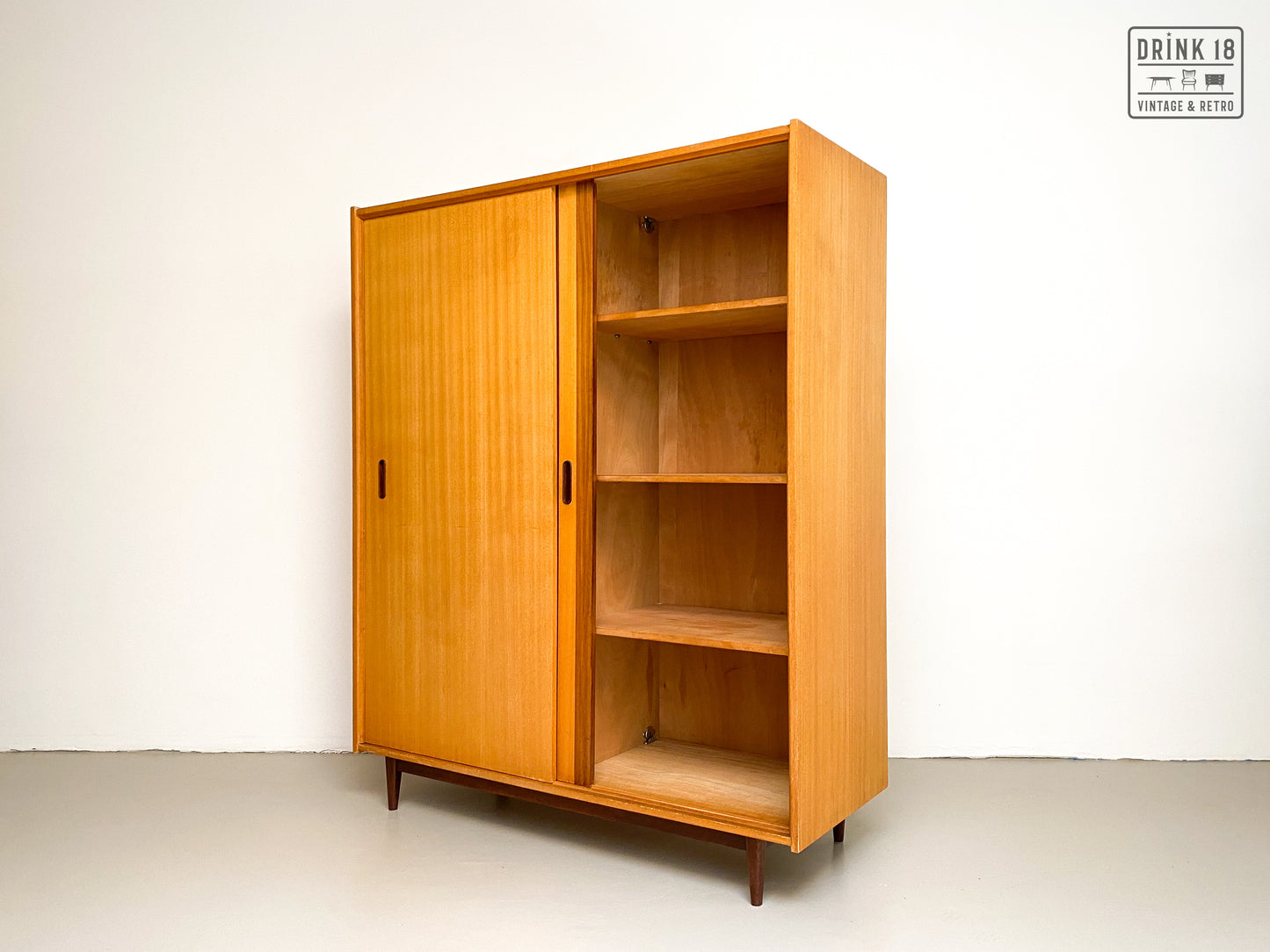 Vintage - Kleerkast met schuifdeuren