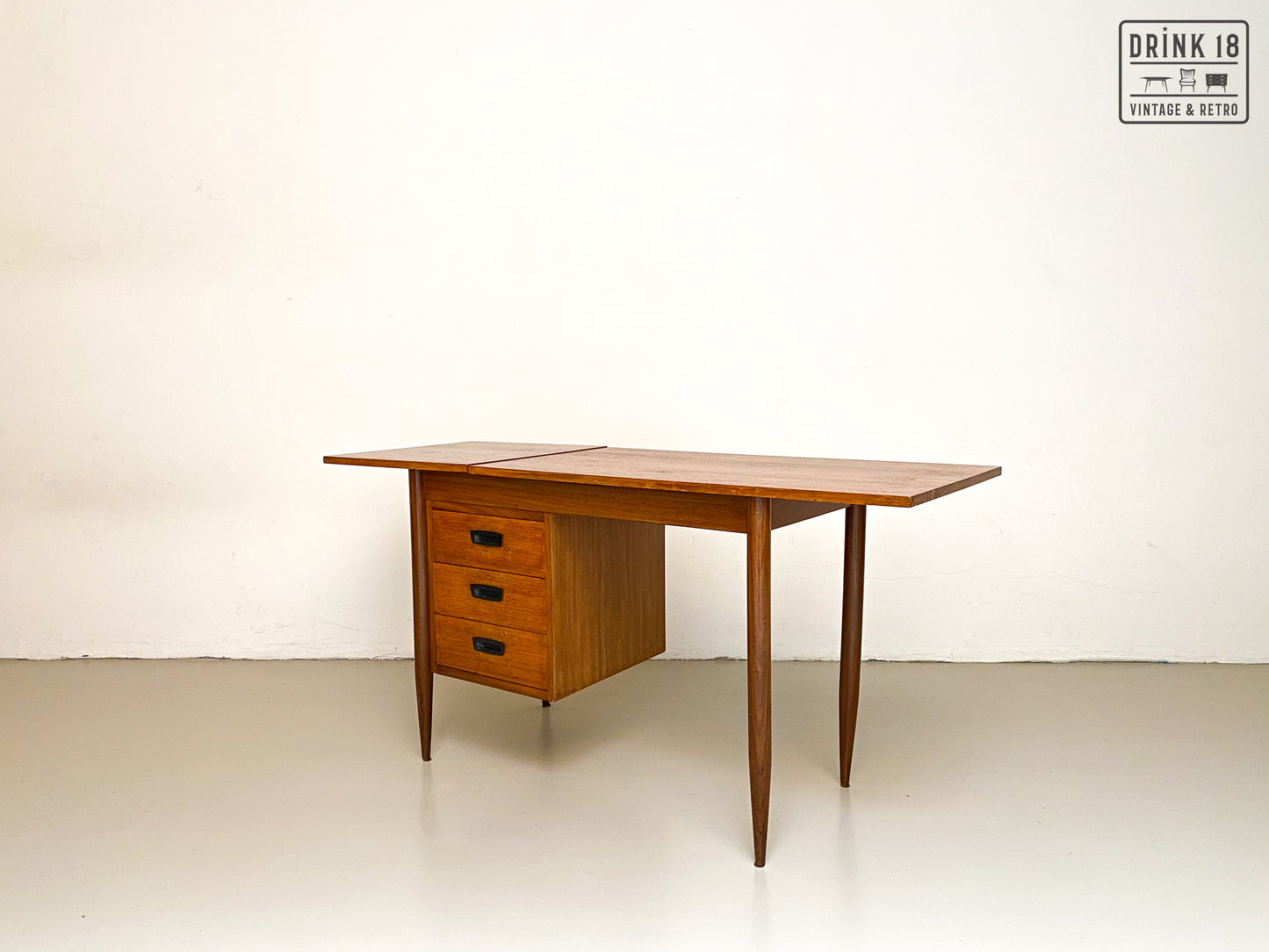 Drop-leaf bureau - Arne Vodder