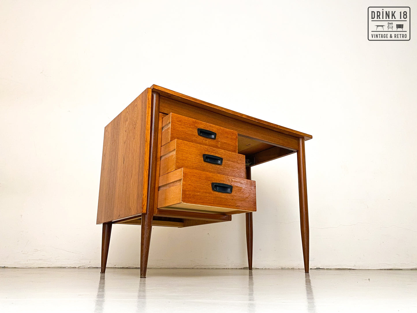 Drop-leaf bureau - Arne Vodder