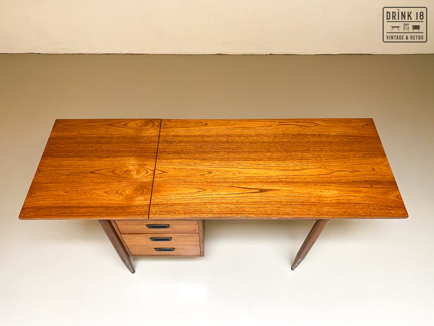 Drop-leaf bureau - Arne Vodder