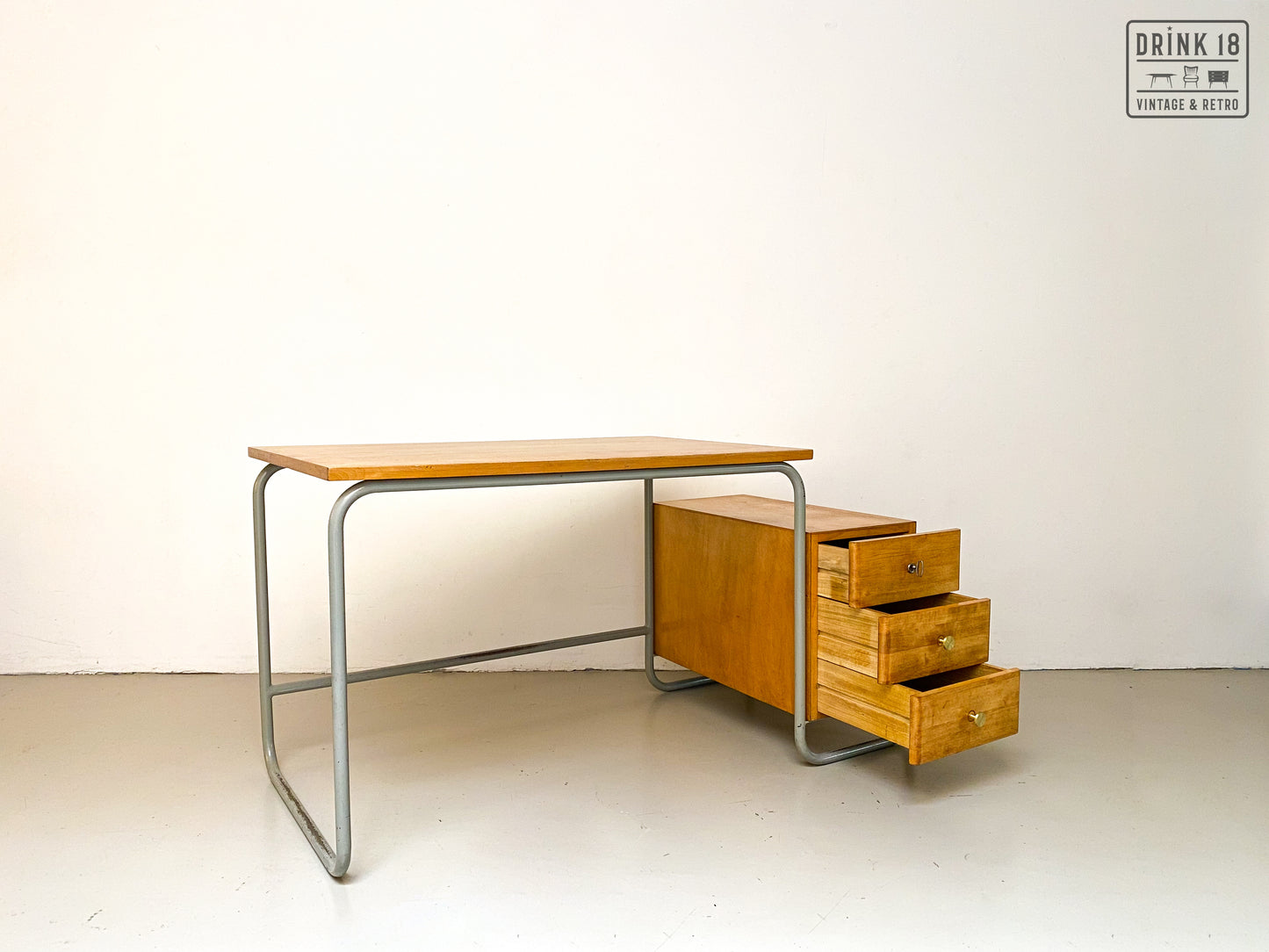 Vintage - Bauhaus stijl bureau