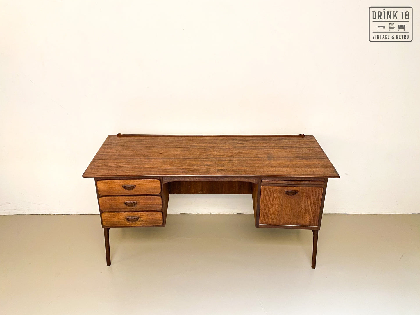 Boomerang XL Bureau met stoel - Louis van Teeffelen