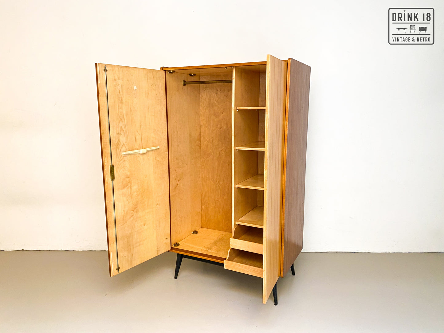 Vintage - Kleerkast #1