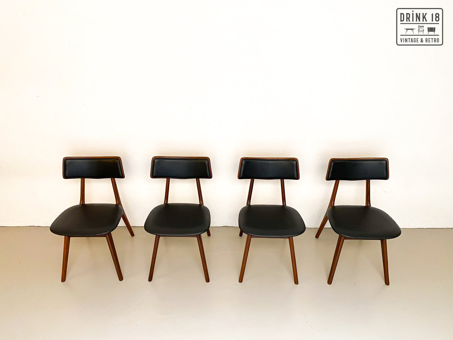 Vier Stravanger stoelen - Louis van Teeffelen